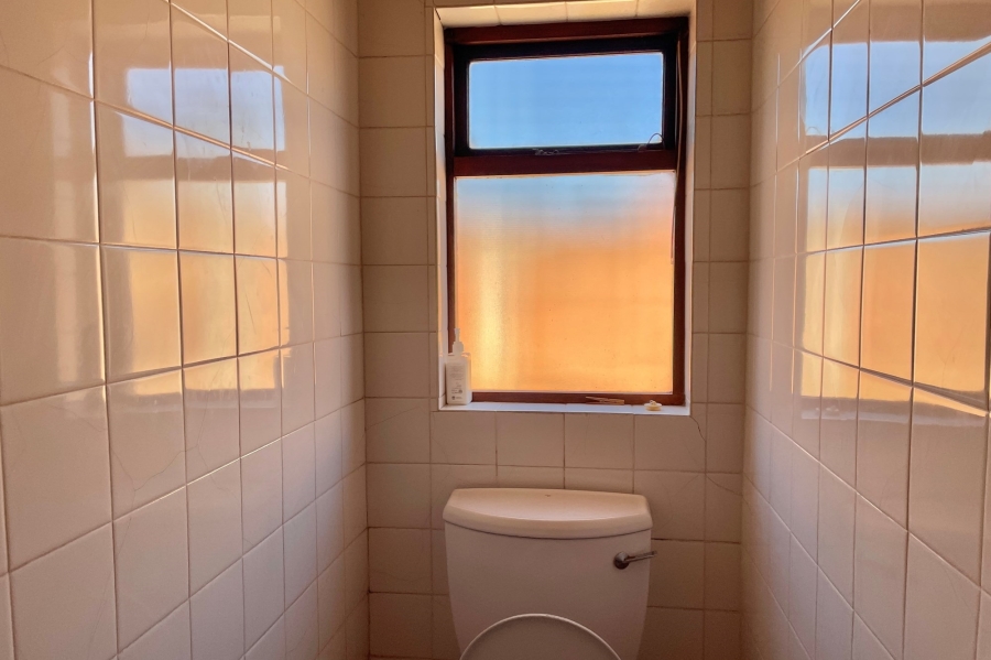 3 Bedroom Property for Sale in Silvertown Western Cape